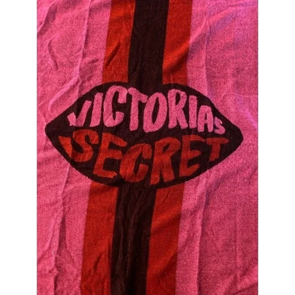 Victoria's Secret Throw Blanket +Fringe Red Pink Lip Design Soft‎ Acrylic - Picture 3 of 5